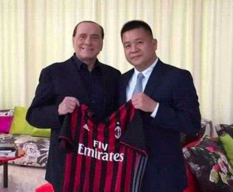 刘曼琼似乎察觉到了什么，她看着叶辰，恳求道：叶辰，你我刚认识不久，我在你面前肯定人轻言微，但我还是想拜托你，如果这场正义和我爸有关系，请你尽量不要太为难他……叶辰看着刘曼琼满是哀求的眼神，心中没由来的一阵心疼。